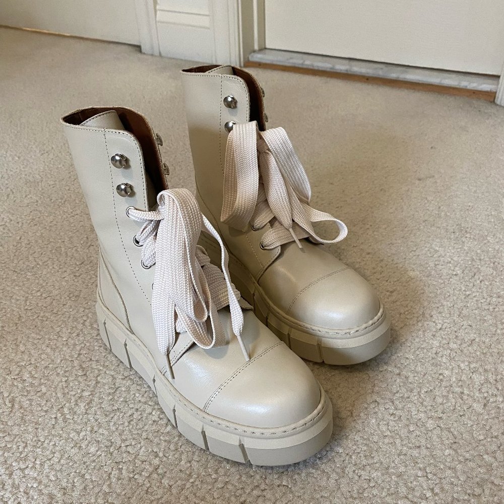 Alohas Can Can Boot in Cream